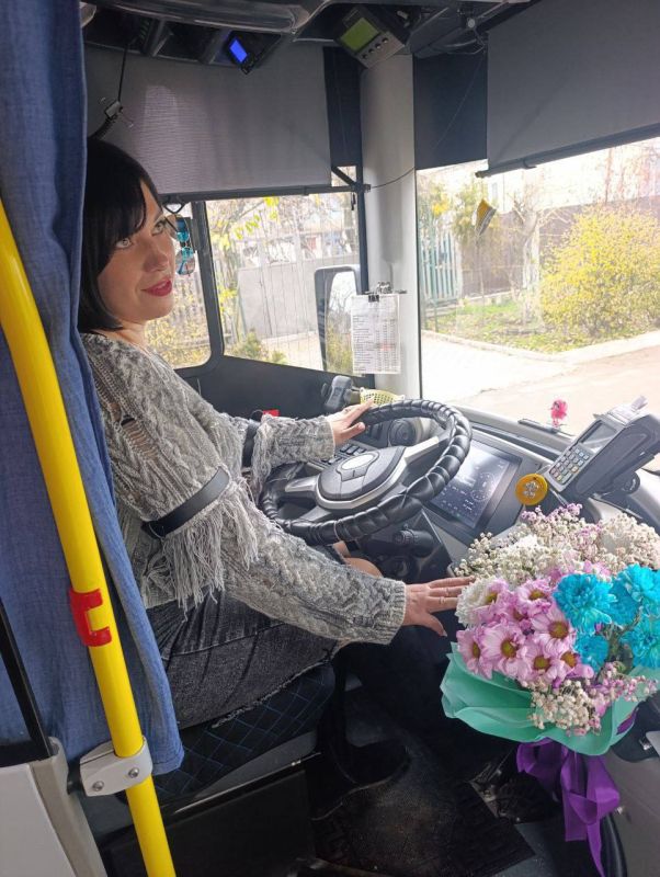Мариупольтранс: В Мариуполе я регулярно езжу на автобусе №15, и почти всегда за рулём автобуса с номером О930АВ — одна и та же девушка-водитель
