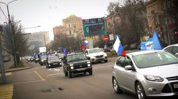 В Донецке прошел масштабный флешмоб к 24-летию ЕР