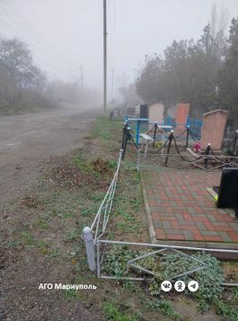 Мариупольские коммунальщики продолжают благоустраивать ритуальные места