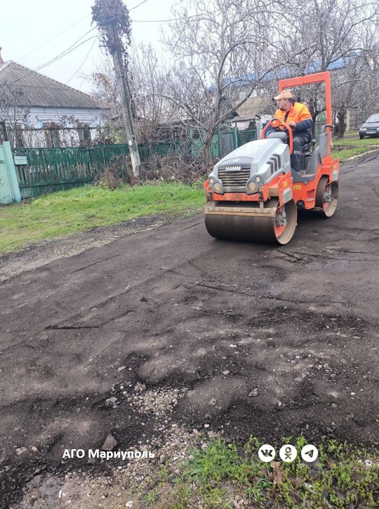 Мариупольские дорожники обустроили проезжую часть в частном секторе Жовтневого района