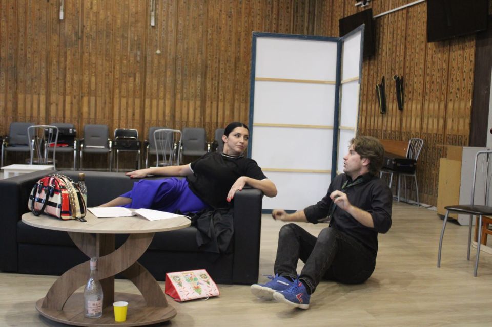 Заглянем за кулисы театра?