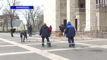 «Праздник на пороге! Санкт-Петербург подарил Мариуполю сияющую новогоднюю ёлку!» 05.12.2025