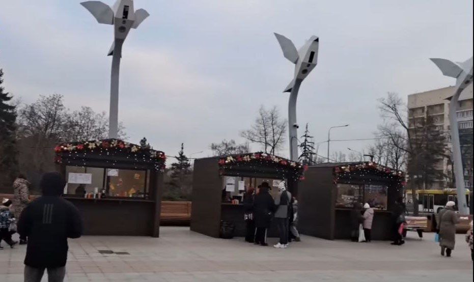 Отдел организации торговли, с целью организации праздничной ярмарочной торговли возле новогодней елки, расположенной на площади Ленина, осуществляет прием заявок от потенциальных участников