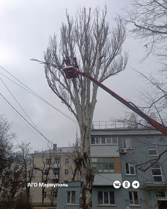 Мариупольские энергетики за неделю смонтировали 400 метров нового провода