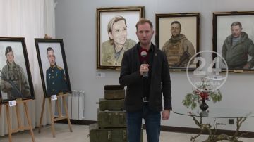 9 декабря, в День Героя Отечества в Краеведческом музее открылась выставка «НебоСВОд Донбасса», предоставленная Донецким республиканским художественным музеем