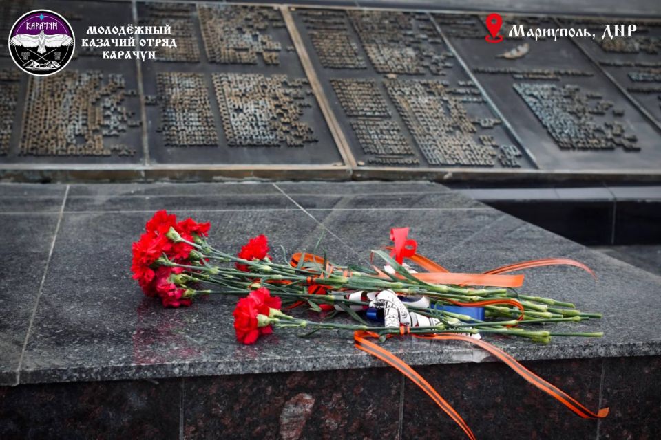 Молодёжный Казачий отряд «Карачун» Мариупольского куреня почтили память погибшим героям Отечества
