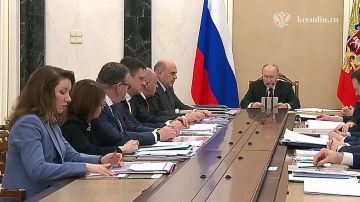 Владимир Путин: «Со следующего года будет введена новая мера поддержки семей с двумя и более детьми, так называемая семейная выплата»