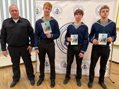 Транспортные полицейские Мариуполя провели важную встречу с учениками Морского лицея