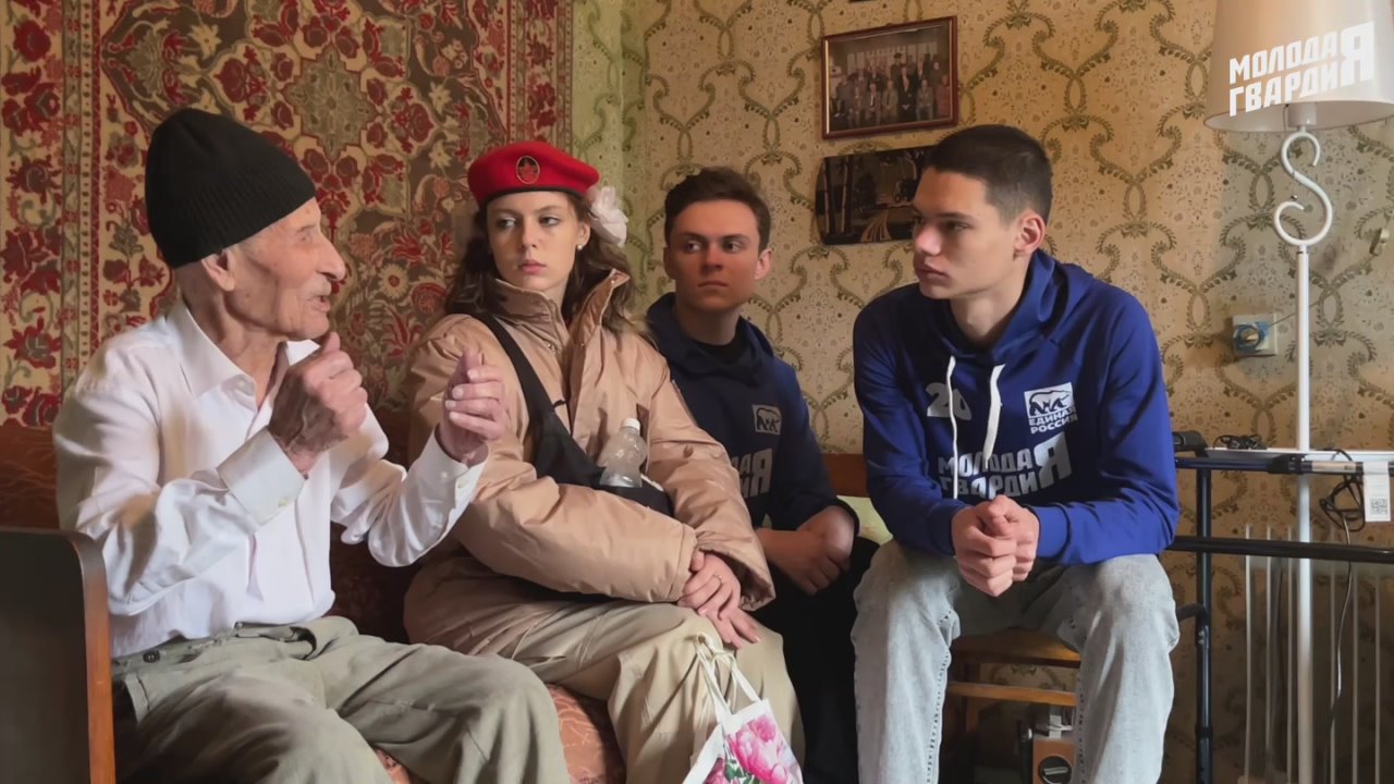 Активисты «Молодой гвардии» в очередной раз навестила ветеранов Великой Отечественной войны — Федченко Тамару Петровну и Волошина Степана Васильевича