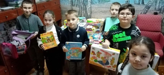 Узловские школьники Тульской области передали канцтовары для ребят из Мариуполя