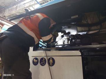 Мариупольтранс: Ежедневно специалисты автобусного и троллейбусного парка МУП "МАРИУПОЛЬТРАНС" производят осмотр, ремонт и наладку подвижного состава, что способствует обеспечению безопасности и комфорта пассажиров
