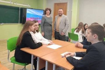 Школьники из Петербурга и Мариуполя изучили основы избирательного права