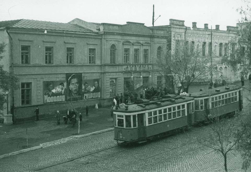 Мариупольтранс: Проезд в трамвае всего три копейки стоил, но льготных категорий не было – платили все