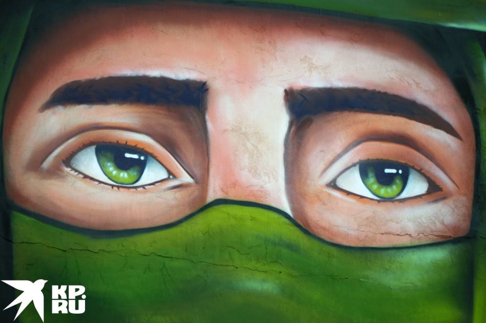 «Отечество, семья, вера» - такое название получил новый мурал, созданный на стене пятого корпуса Приазовского государственного технического университета (ПГТУ) в Мариуполе