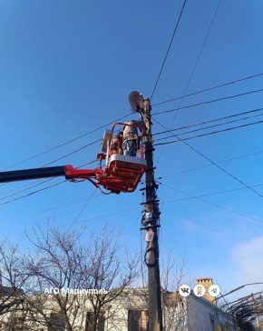 В разных районах Мариуполя энергетики устранили неполадки в сетях наружного освещения