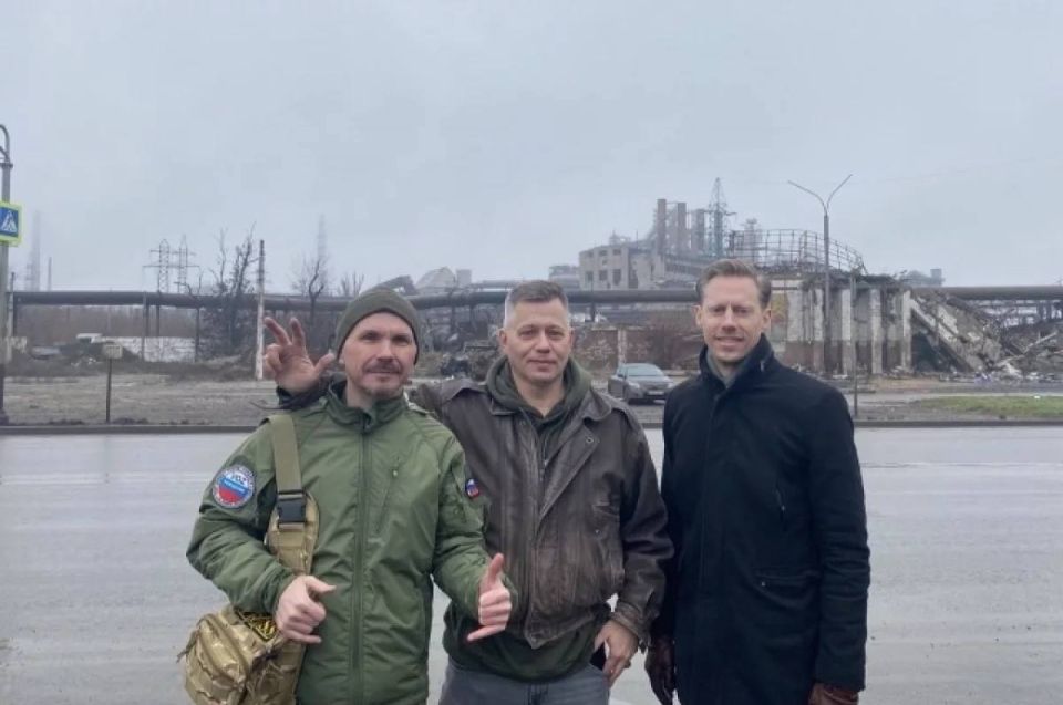 Сын экс-советника Пентагона Макгрегора приехал в Донецк и Мариуполь