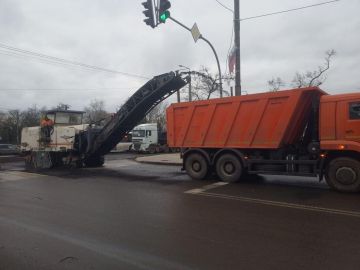 В Мариуполе приступили к дорожным работам по программе 2026 года