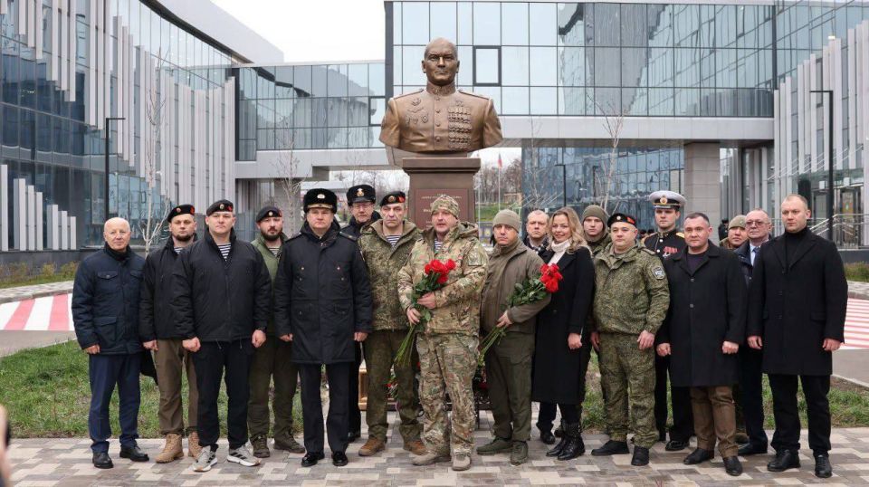 23 декабря 2025 года в филиале Нахимовского военно-морского училища имени дважды героя России Михаила Евгеньевича Гудкова, состоялось торжественное открытие бюста дважды Героя России Михаила Евгеньевича Гудкова