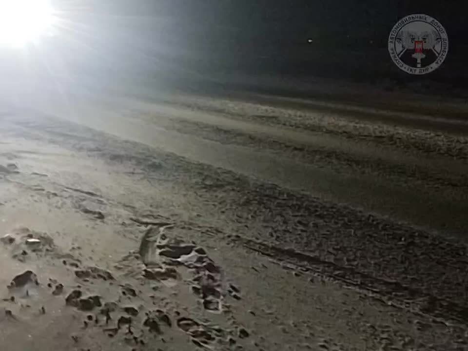 После обработки дорожного покрытия продолжаем очистку от шуги на автодорогах Енакиево-Харцызск и Мариуполь-Володарское-до границы Запорожской области