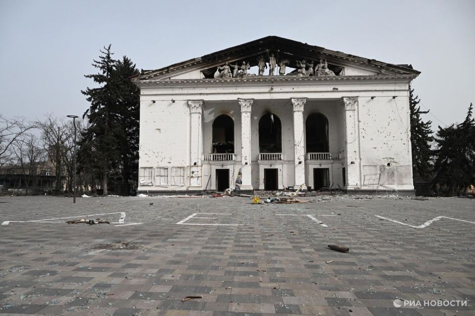 ВСУ взорвали театр в Мариуполе ради провокации, заявила омбудсмен ДНР