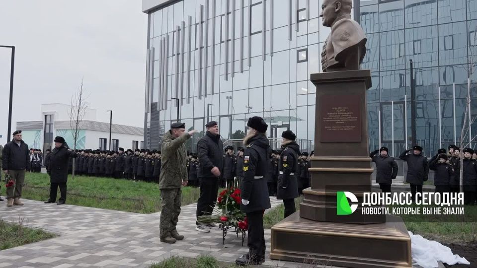 В Мариуполе увековечили память дважды Героя России Михаила Гудкова