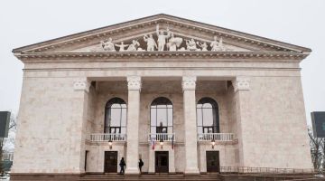 Родион Северьянов: В Мариуполе открылся театр!)))Было и стало!))