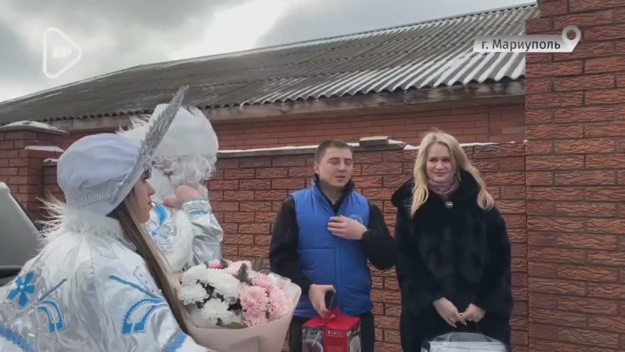 Партийный актив Единой России в Мариуполе поздравил ветеранов Великой Отечественной войны с Новым годом