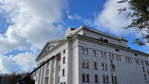 В Мариуполе прошло торжественное открытие драмтеатра, взорванного нацистами при бегстве