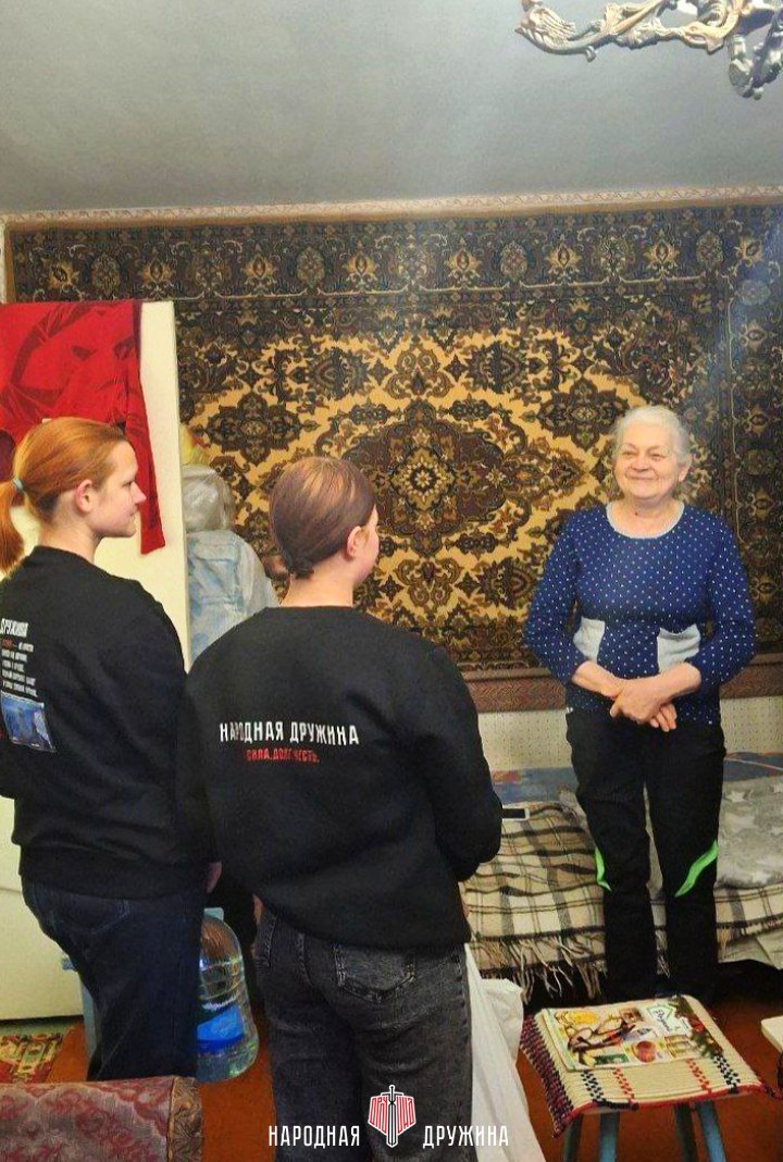 Дружина рядом. Активисты Мариупольского штаба Народной Дружины вновь проявили свою заботу о старшем поколении, посетив пожилую женщину — Борисенко Асю Николаевну