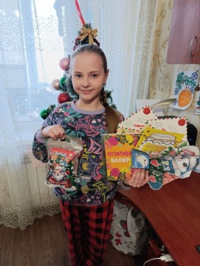 Валерия Петрусевич: Мы продолжаем радовать детвору презентами, сладкими подарками