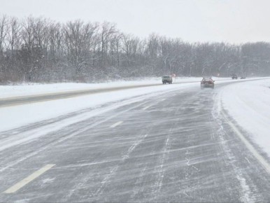 В связи с погодными условиями на дорогах республики в усиленном режиме работает спецтехника