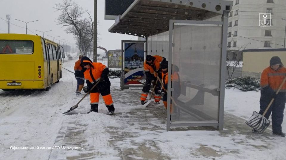 Мариупольские дорожники перешли на двухбригадный график работы