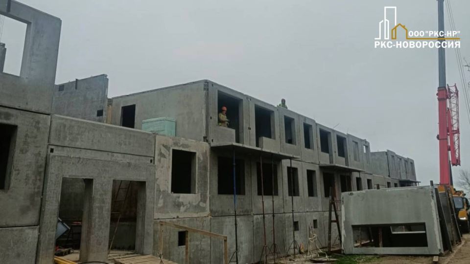 В процессе восстановления многоквартирный дом на улице Азовстальской в Мариуполе