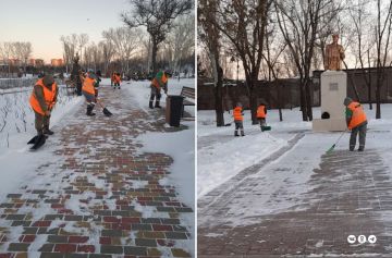 Рабочие зеленого строительства продолжают благоустраивать общественные пространства Мариуполя