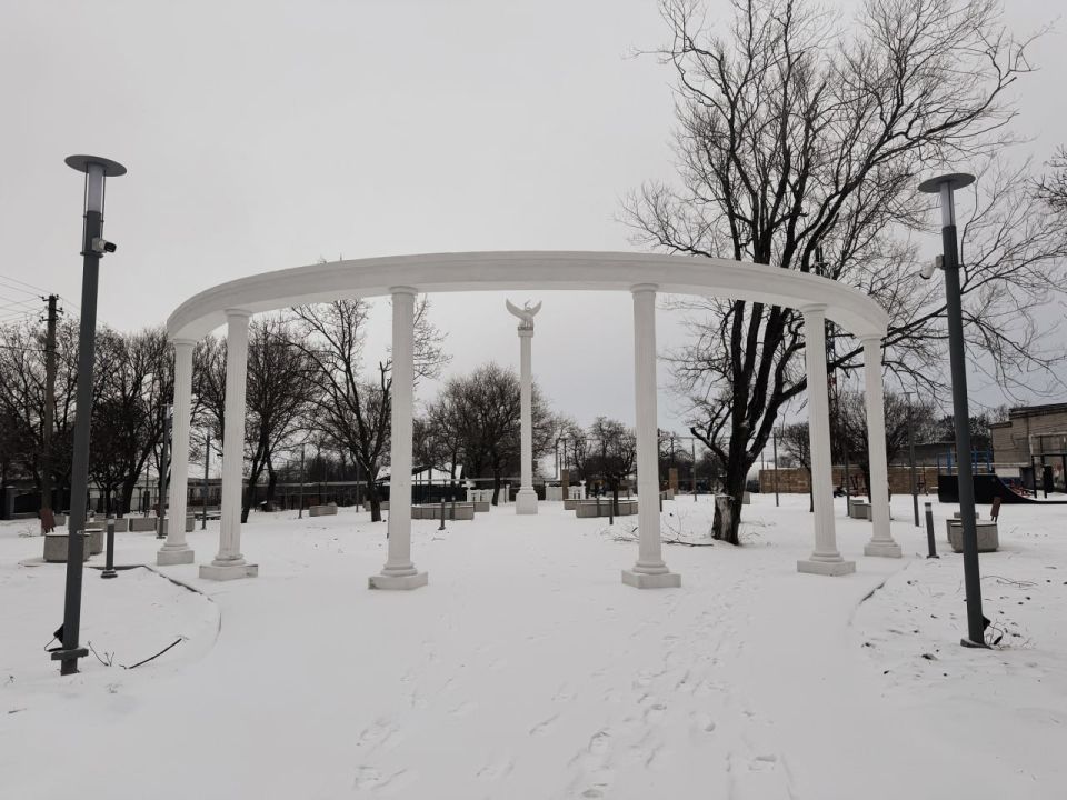 Прогулка по новому скверу Мангуша