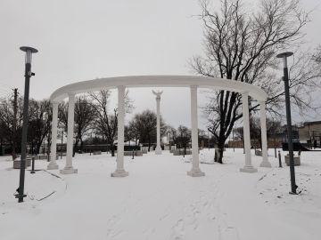 Прогулка по новому скверу Мангуша