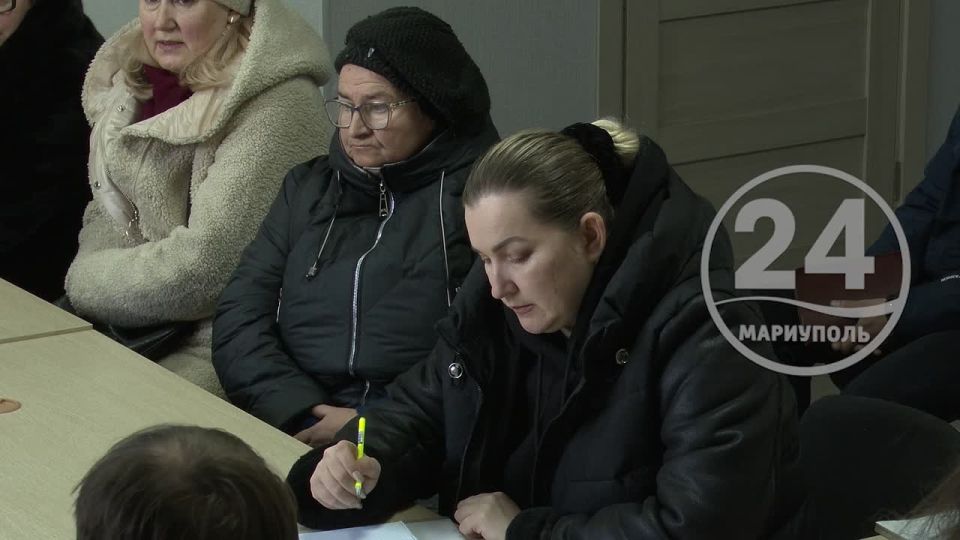 Наша съемочная группа побывала на встрече координатора проекта «Управдом» в Мариуполе со старшими по домам и инициативными жителями Жовтневого и Приморского районов города