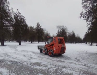 В Ильичевском районе города Мариуполь продолжаются активные работы по обеспечению комфорта и безопасности в зимний период