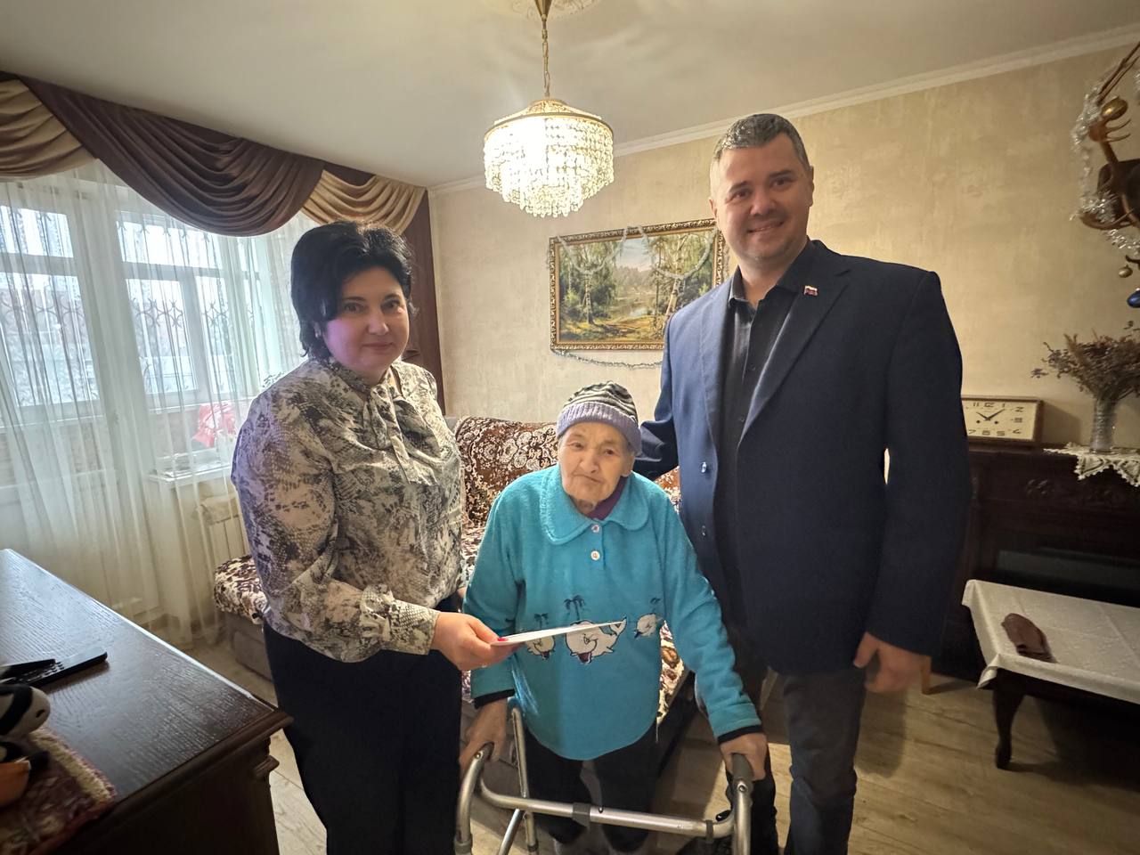 Партия рядом — поздравляем ветерана с днём рождения!