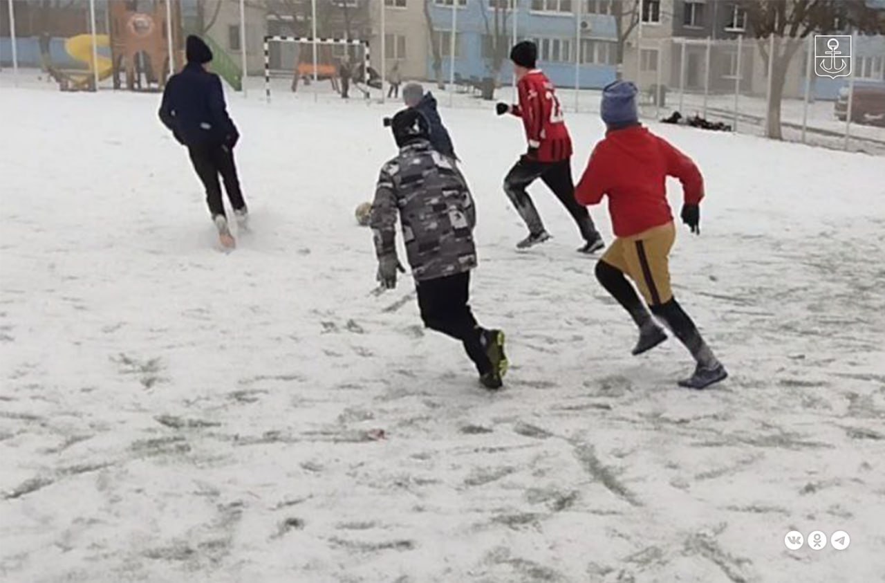 Юные мариупольские футболисты провели открытую тренировку