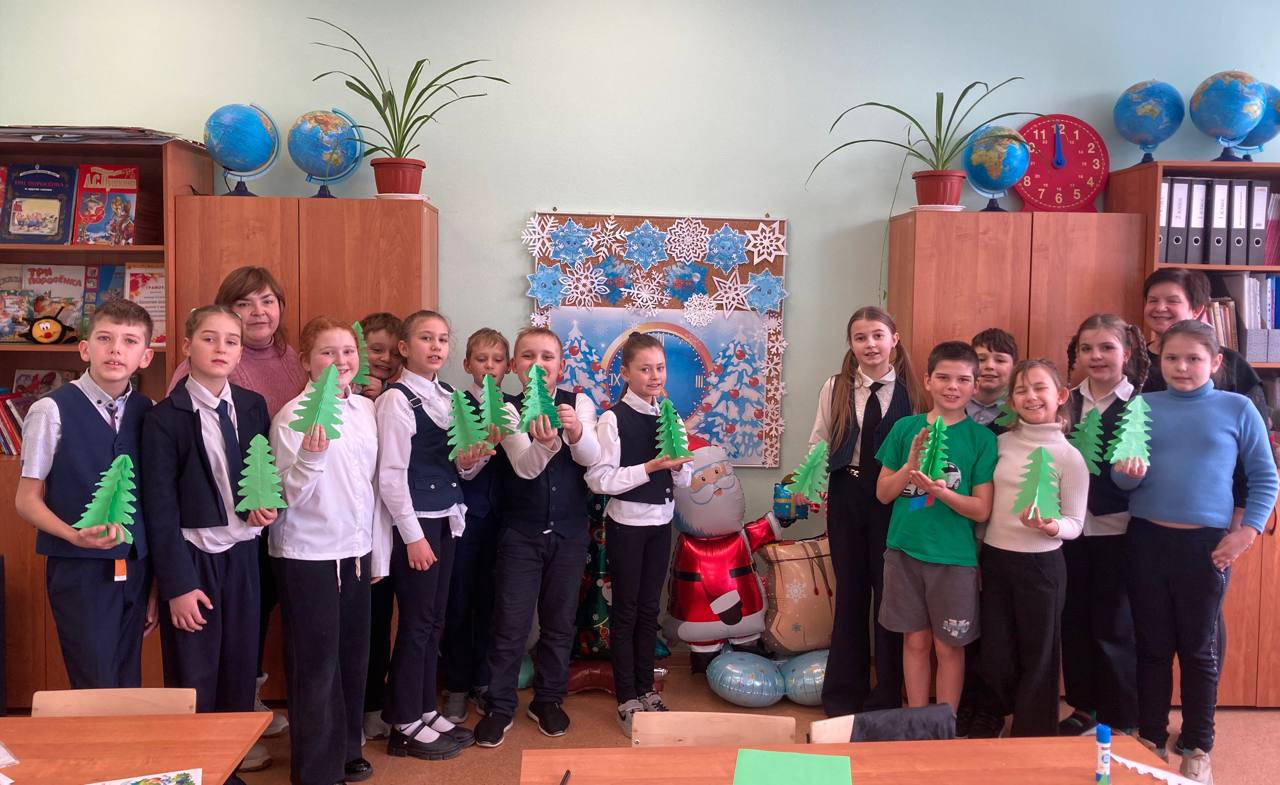 Для мариупольских младшеклассников провели мастер-класс по изготовлению бумажных аппликаций