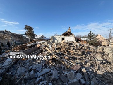 Последствия прилёта ударных дронов самолетного типа, предварительно FP-2, в населённом пункте Сартана, на окраине Мариуполя