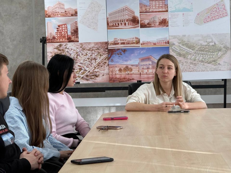 Не стань жертвой обмана!. В Международный день безопасного Интернета в Мариуполе состоялась важная встреча для молодёжи