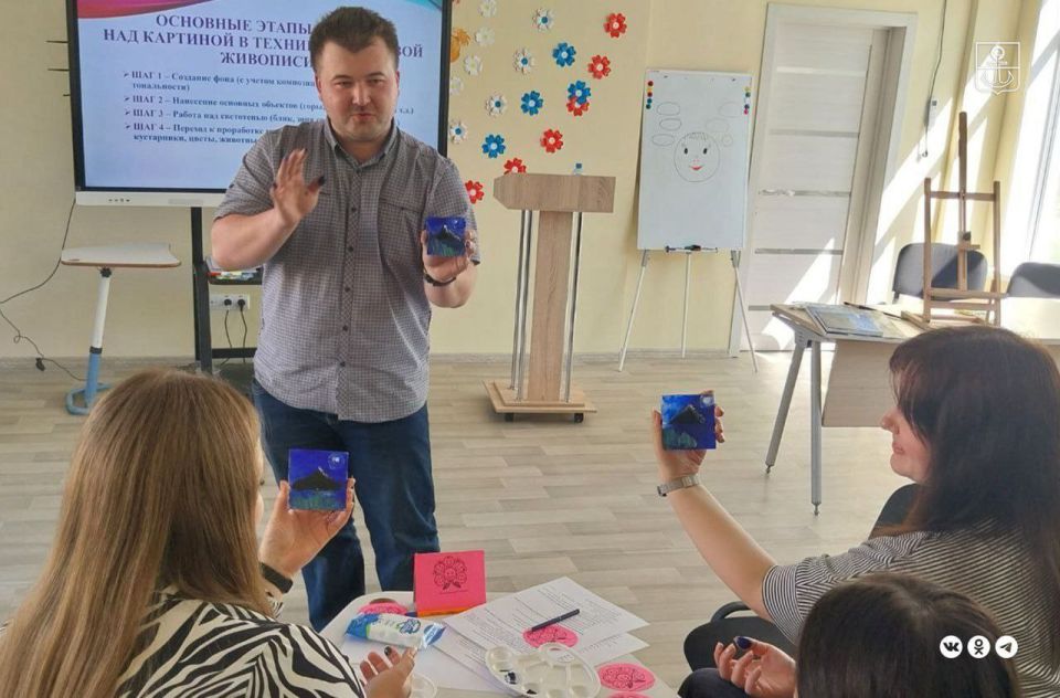 Молодой художник обучает мариупольцев станковой живописи