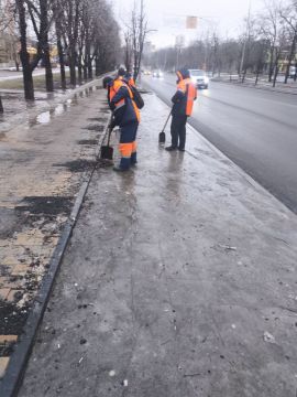 Дорожники продолжают работы по благоустройству парковочных мест