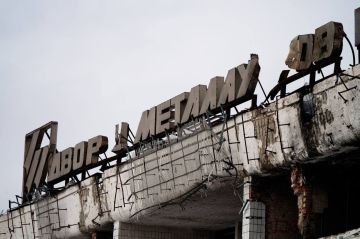 Возрождение из руин: В Мариуполе восстанавливают изрешеченный во время боевых действий ДК «Металлургов»