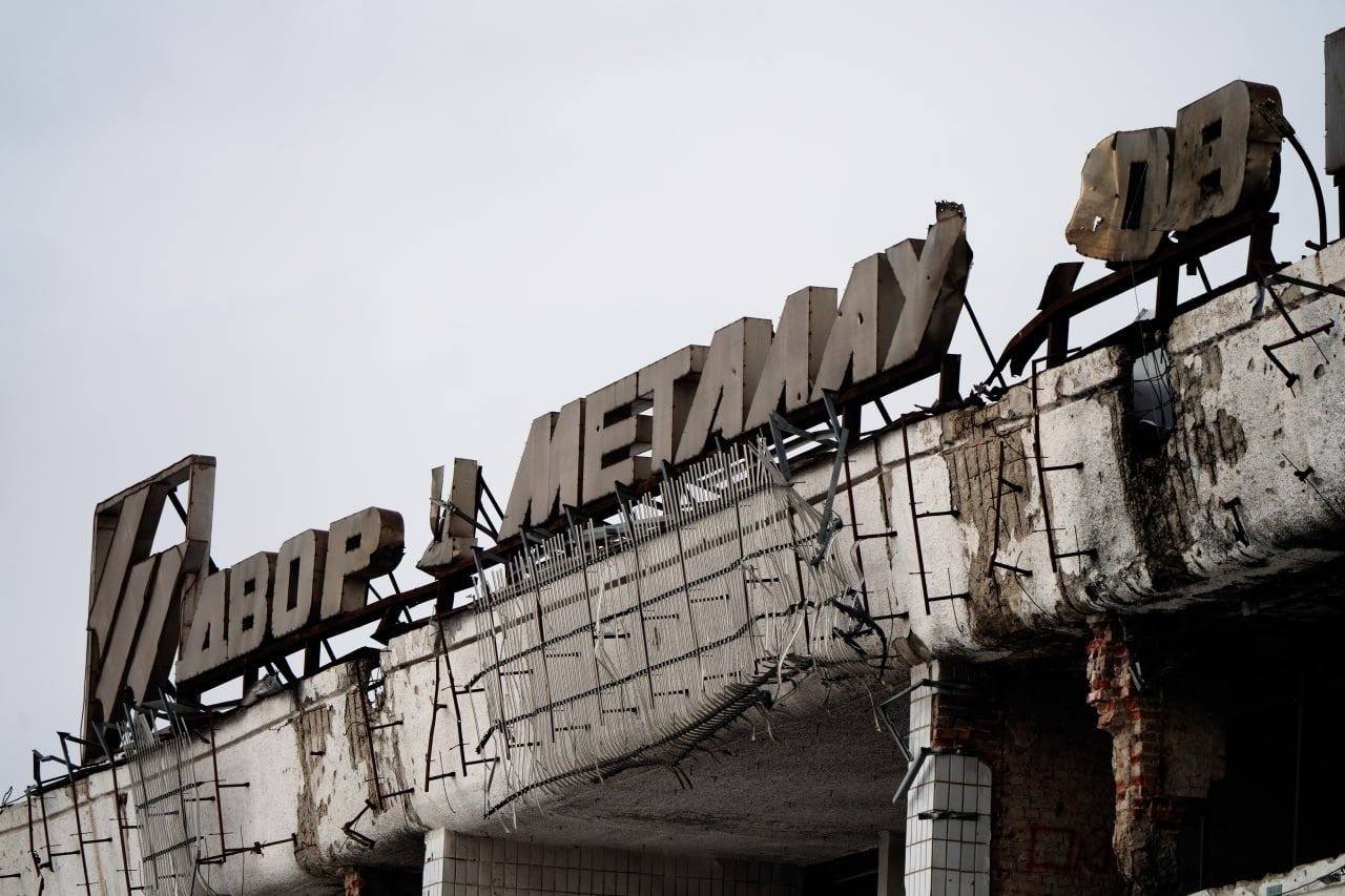Возрождение из руин: В Мариуполе восстанавливают изрешеченный во время боевых действий ДК «Металлургов»