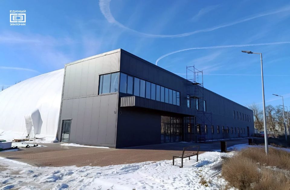 В Мариуполе завершаются работы по восстановлению ледового комплекса