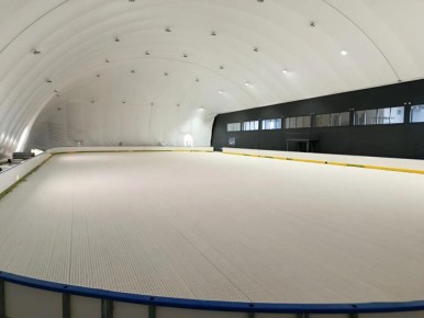 Каток круглый год и новый микрорайон: в Мариуполе достроили ледовый комплекс и готовят проект жилого квартала