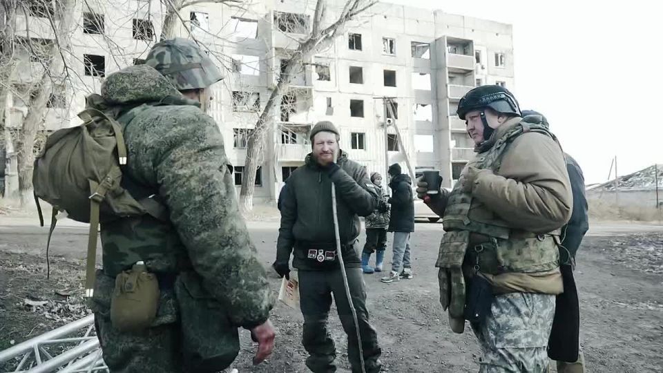 WarGonzo: Симфония боя: артисты Луганской филармонии стали героями Мариуполя и прототипами уникального кинопроекта на «Первом канале»